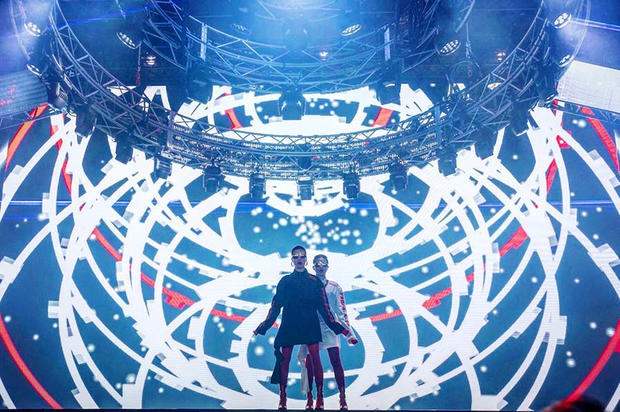 FEMM Release Mind-blowing Digital-analogue Hybrid Live Video for 'Sit Down'