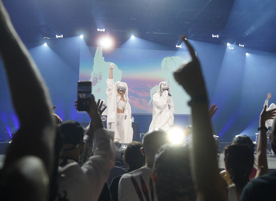 blank paper: Japan Expo’s Guests of Honour Cause Chaos at Debut Live Event (Live Report)
